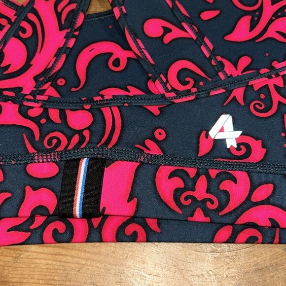 Fourlaps Infinity Sports Bra  workout bra Velvet Wallpaper NWT Small - Picture 4 of 9